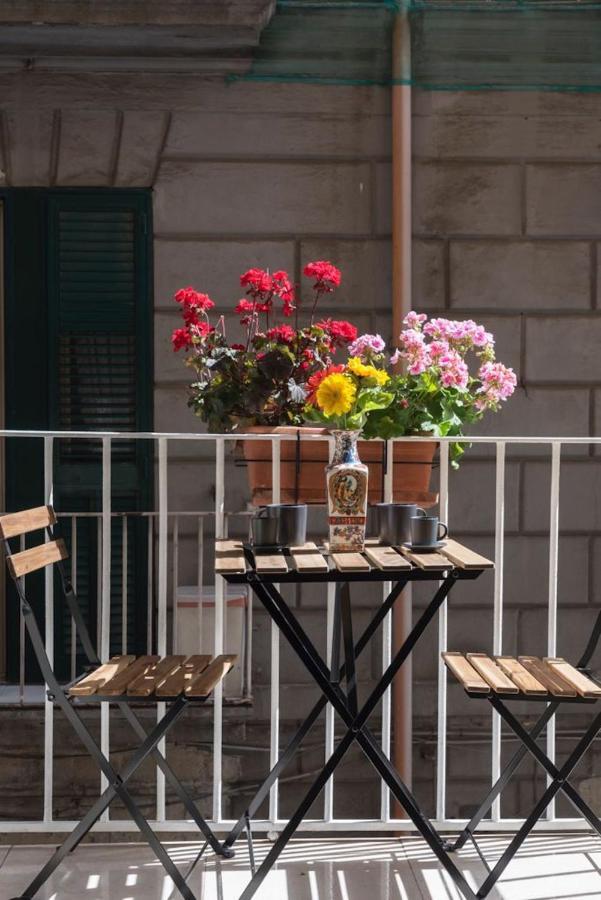 Napoli Centro Apartment A Balcony In The Heart Of 나폴리 외부 사진